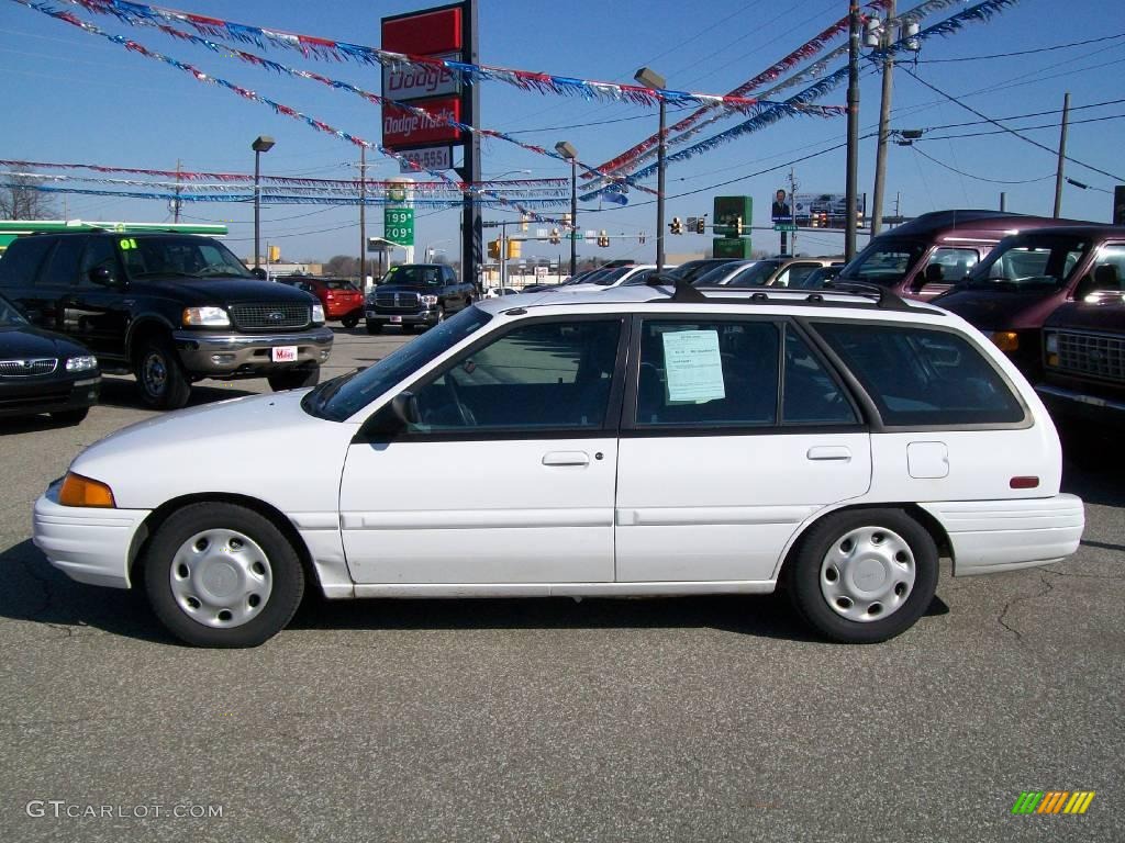 1996 Escort LX Wagon - Oxford White / Blue photo #2