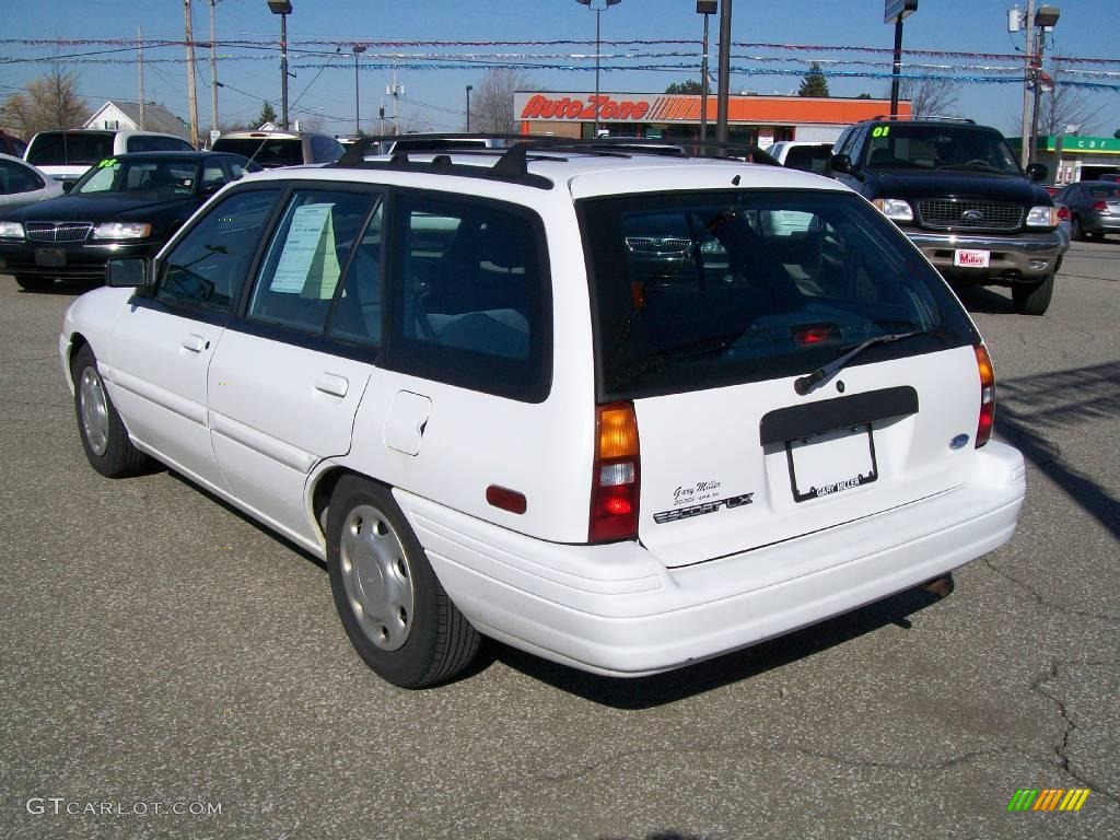 1996 Escort LX Wagon - Oxford White / Blue photo #3