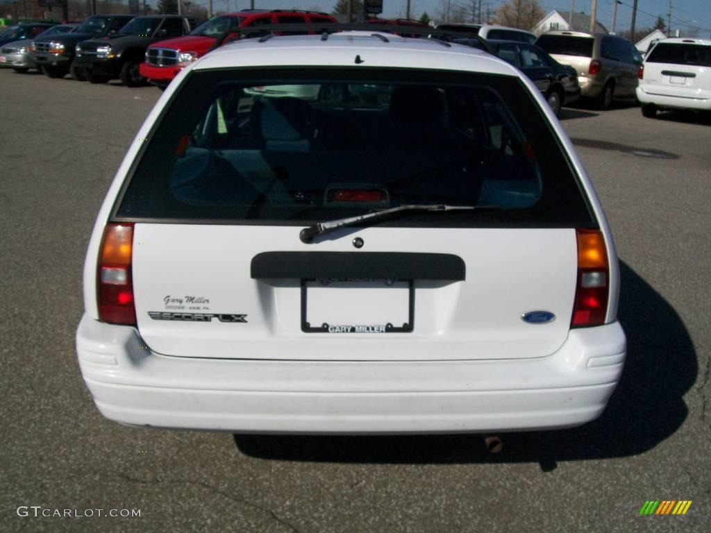 1996 Escort LX Wagon - Oxford White / Blue photo #4