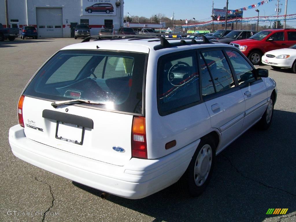 1996 Escort LX Wagon - Oxford White / Blue photo #6