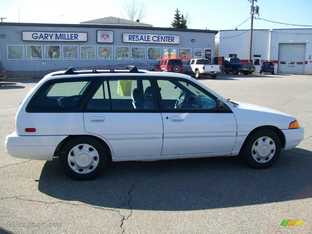 1996 Escort LX Wagon - Oxford White / Blue photo #7