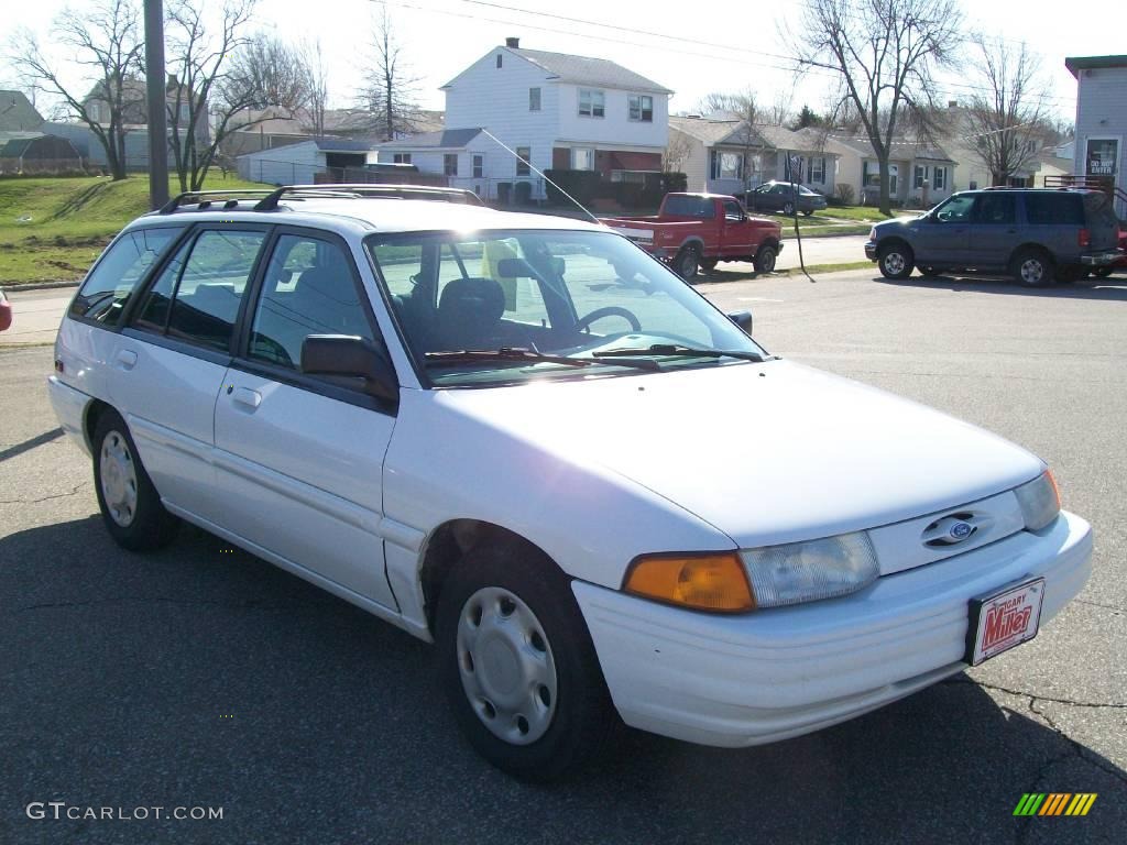1996 Escort LX Wagon - Oxford White / Blue photo #8