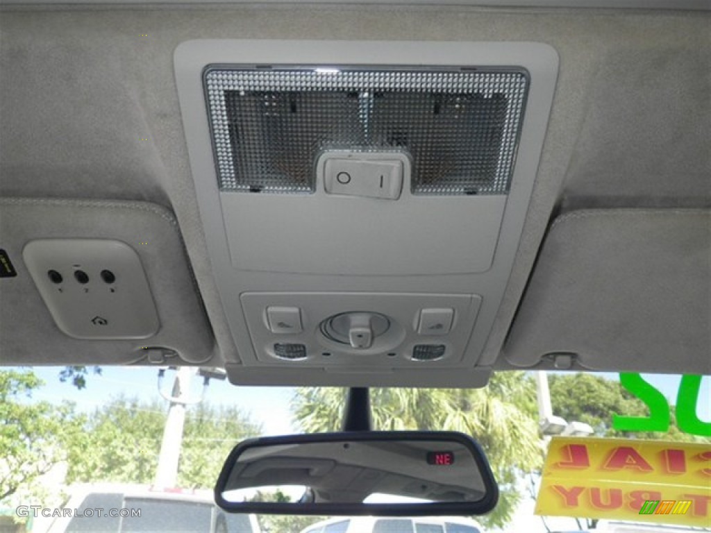 2002 Audi S6 4.2 quattro Avant Controls Photo #73064515