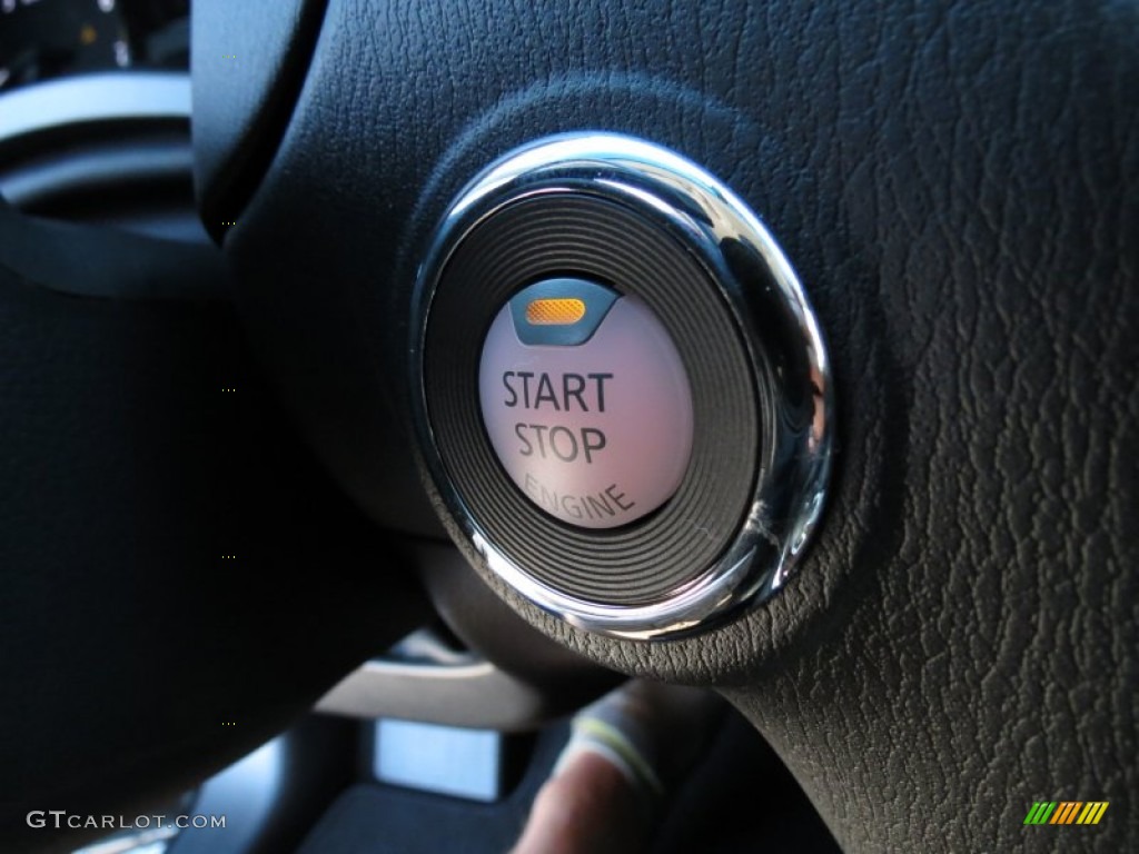 2013 Nissan Pathfinder SL Controls Photo #73064907