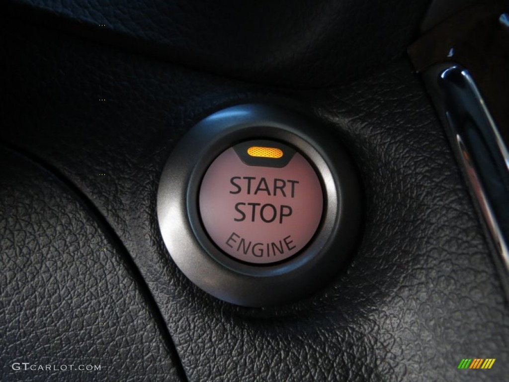 2013 Nissan Sentra SL Controls Photos