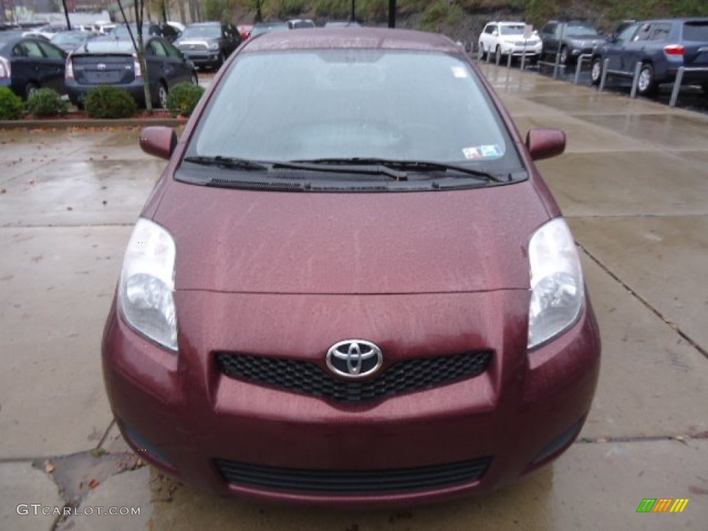 2010 Yaris 3 Door Liftback - Carmine Red Metallic / Dark Charcoal photo #17