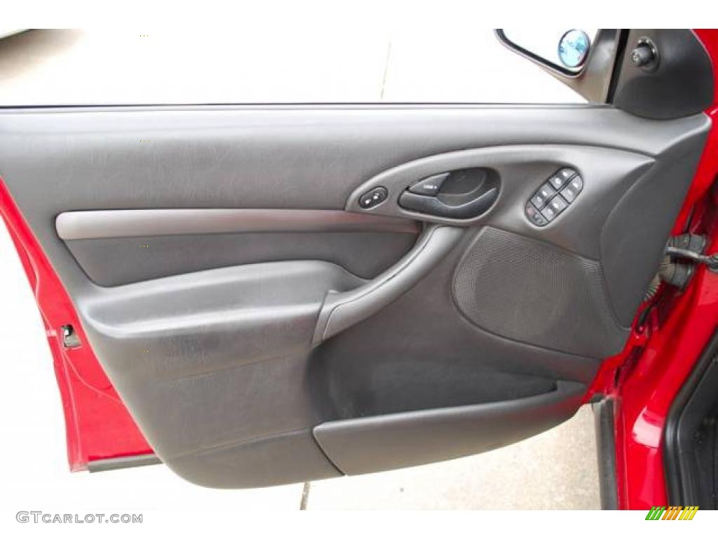 2001 Focus SE Sedan - Sangria Red Metallic / Dark Charcoal Black photo #15