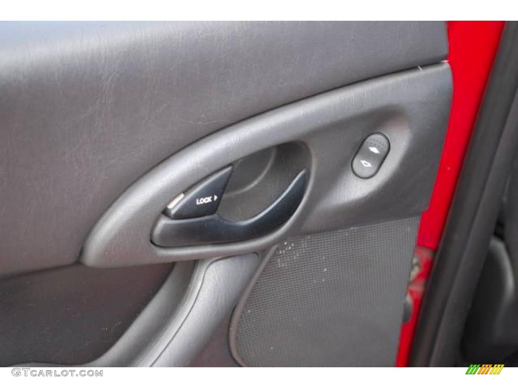 2001 Focus SE Sedan - Sangria Red Metallic / Dark Charcoal Black photo #29