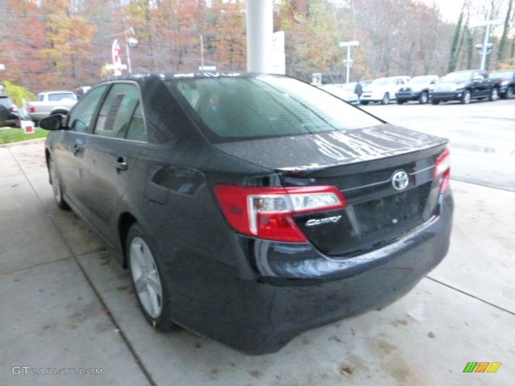 2012 Camry SE - Attitude Black Metallic / Black photo #4