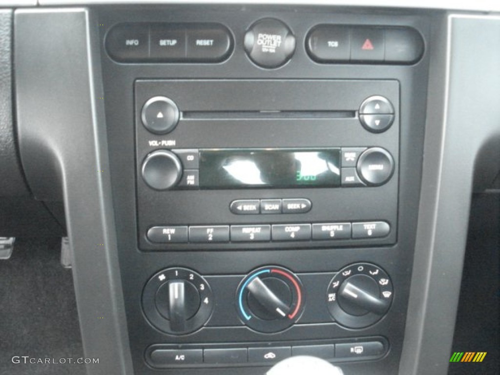 2006 Ford Mustang GT Premium Coupe Controls Photo #73078293