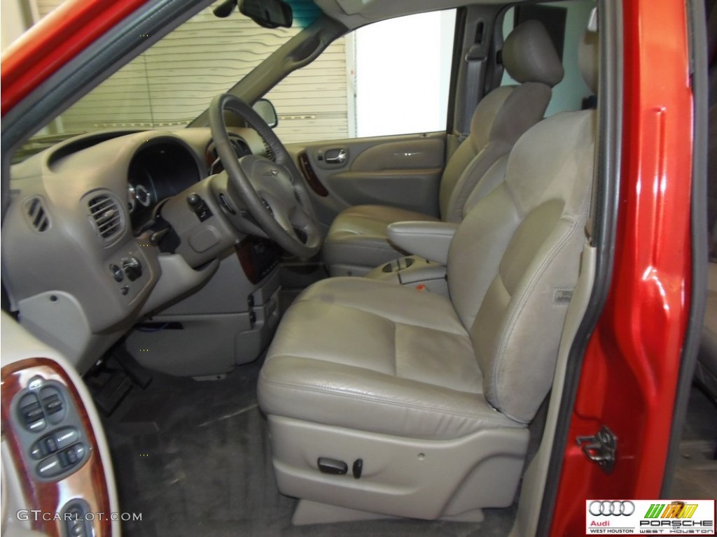 2002 Town & Country Limited - Inferno Red Tinted Pearlcoat / Taupe photo #7
