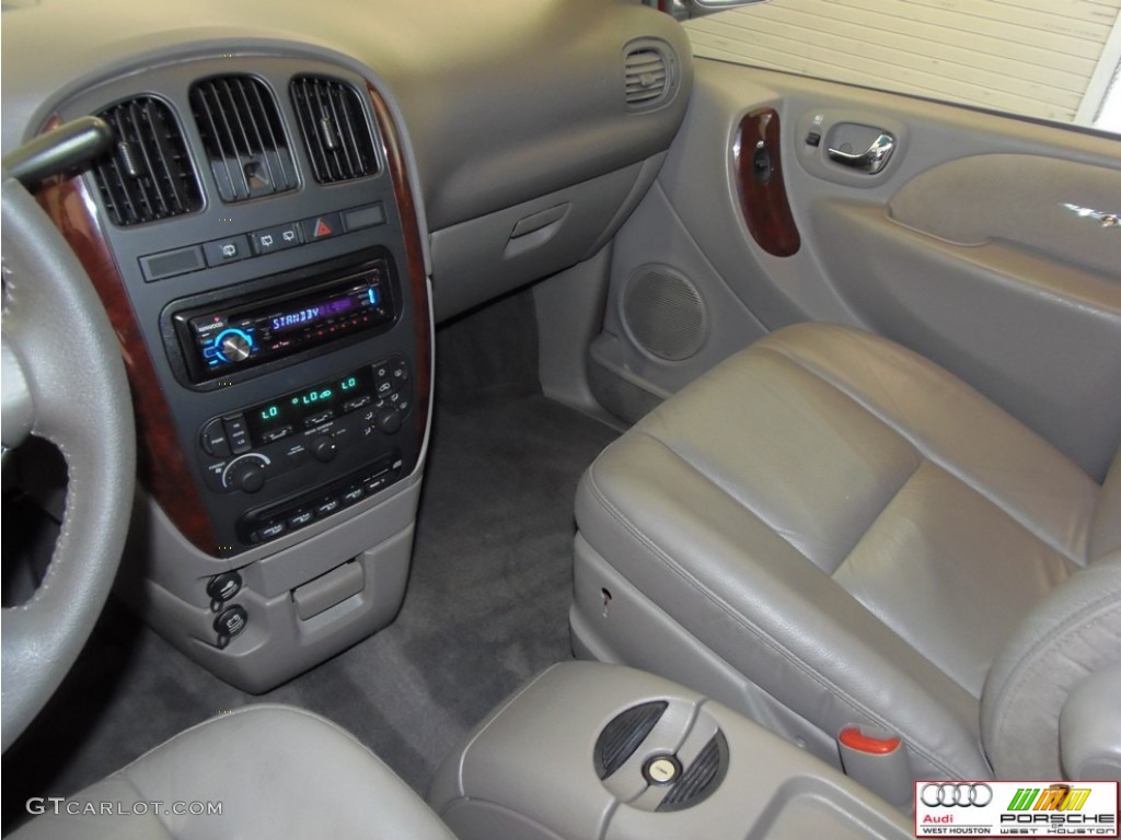2002 Town & Country Limited - Inferno Red Tinted Pearlcoat / Taupe photo #9