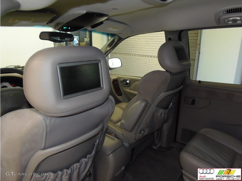 2002 Town & Country Limited - Inferno Red Tinted Pearlcoat / Taupe photo #12