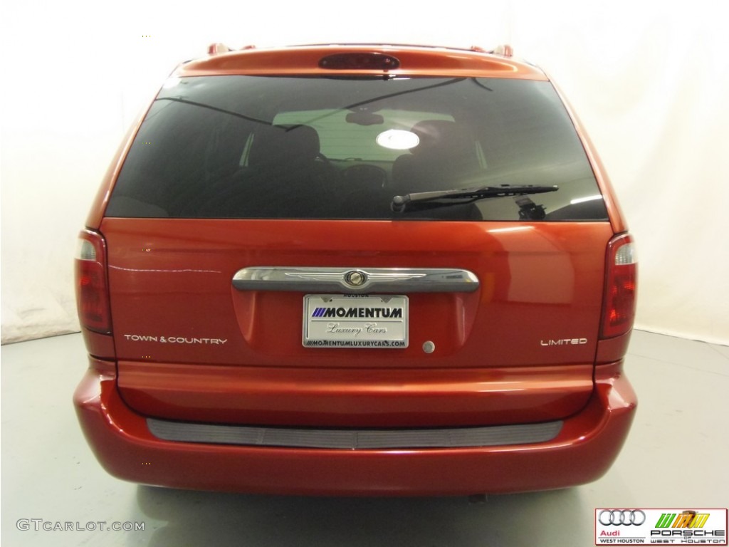 2002 Town & Country Limited - Inferno Red Tinted Pearlcoat / Taupe photo #18