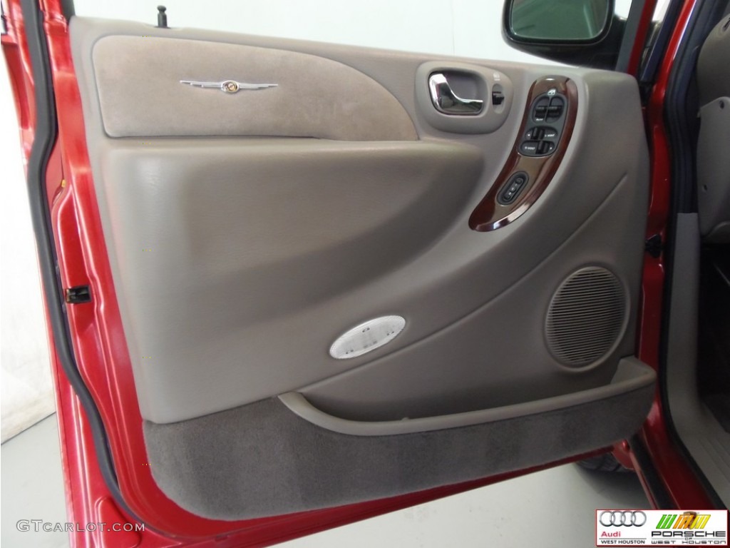 2002 Town & Country Limited - Inferno Red Tinted Pearlcoat / Taupe photo #26