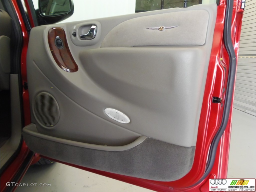 2002 Town & Country Limited - Inferno Red Tinted Pearlcoat / Taupe photo #27