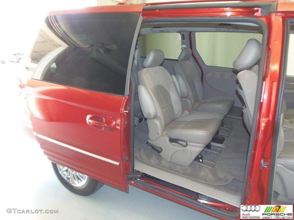 2002 Town & Country Limited - Inferno Red Tinted Pearlcoat / Taupe photo #28
