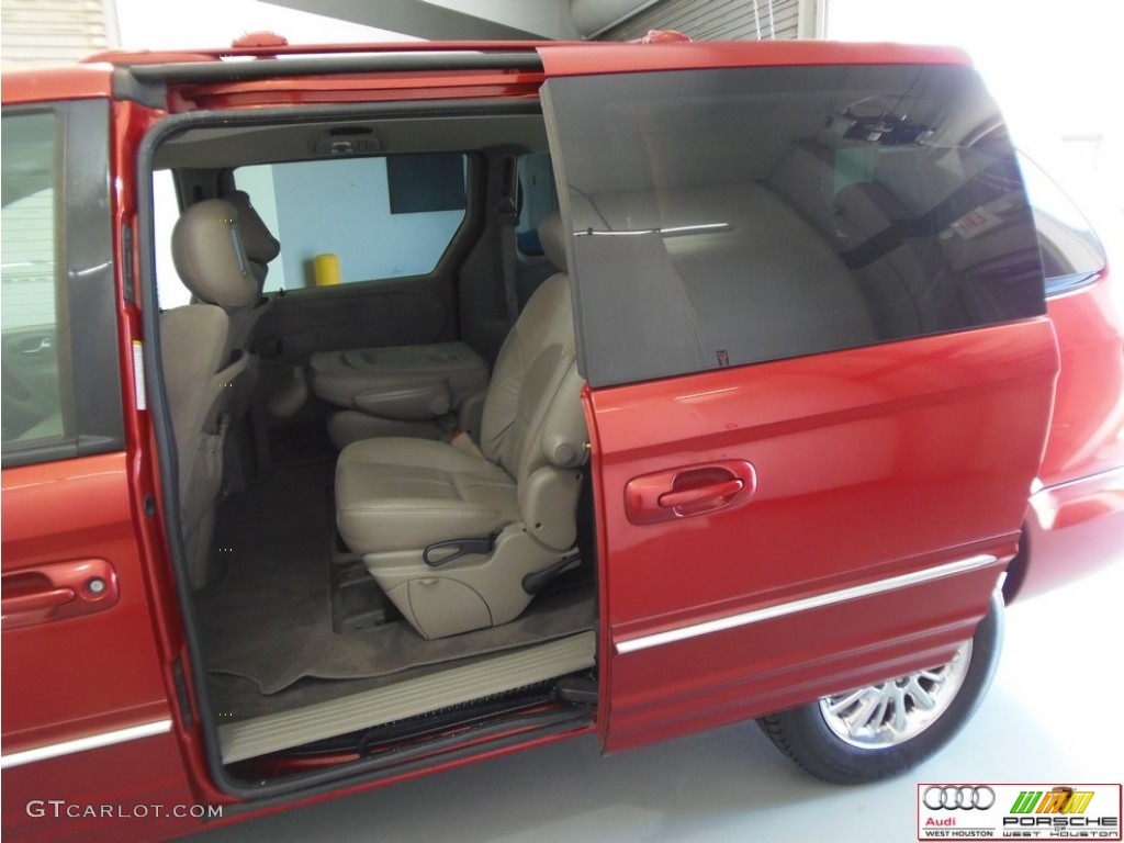 2002 Town & Country Limited - Inferno Red Tinted Pearlcoat / Taupe photo #29