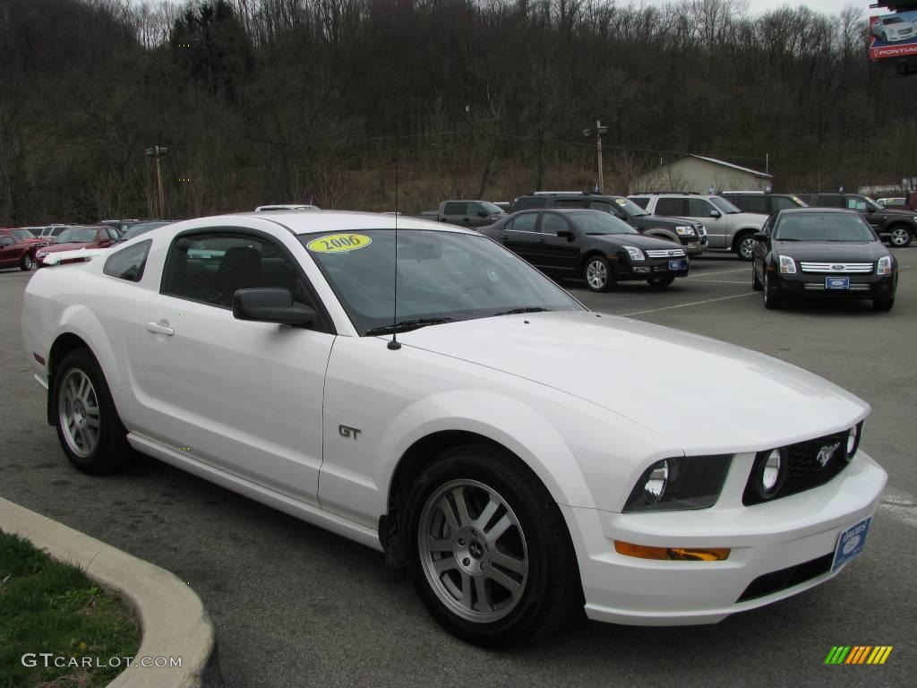 2006 Mustang GT Premium Coupe - Performance White / Dark Charcoal photo #4
