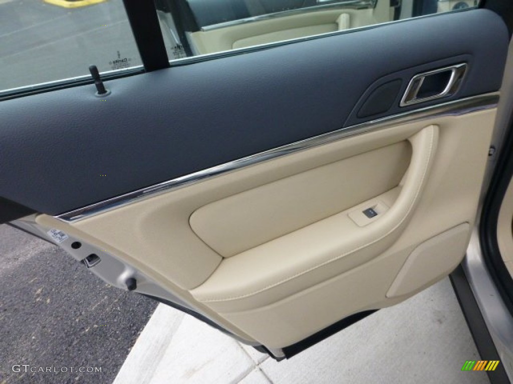 2009 Lincoln MKS Sedan Light Camel Door Panel Photo #73086456