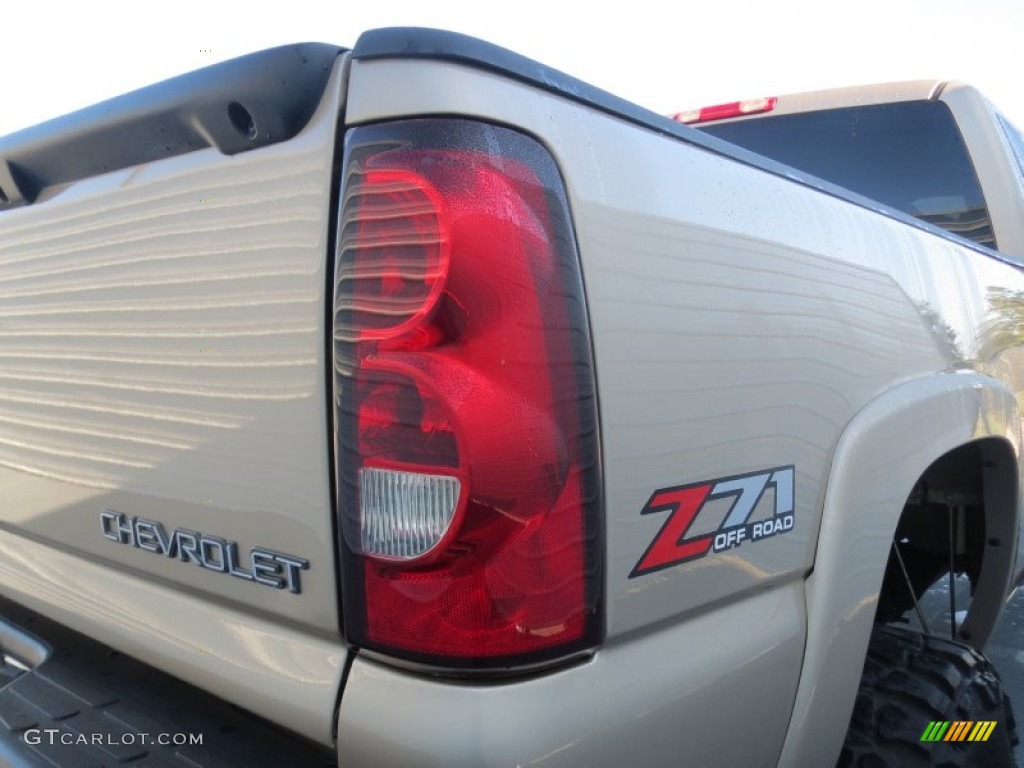 2005 Silverado 1500 Z71 Extended Cab 4x4 - Sandstone Metallic / Dark Charcoal photo #16