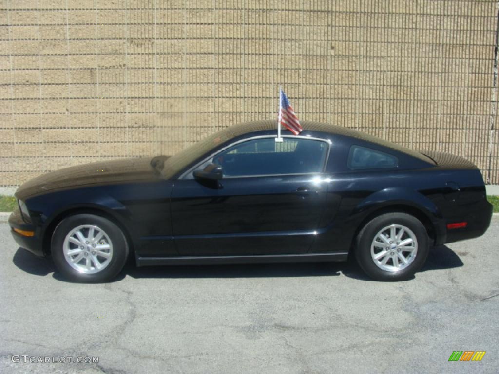 2007 Mustang V6 Deluxe Coupe - Black / Dark Charcoal photo #2