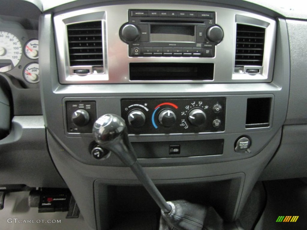 2007 Dodge Ram 3500 SLT Quad Cab 4x4 Dually Controls Photo #73089775