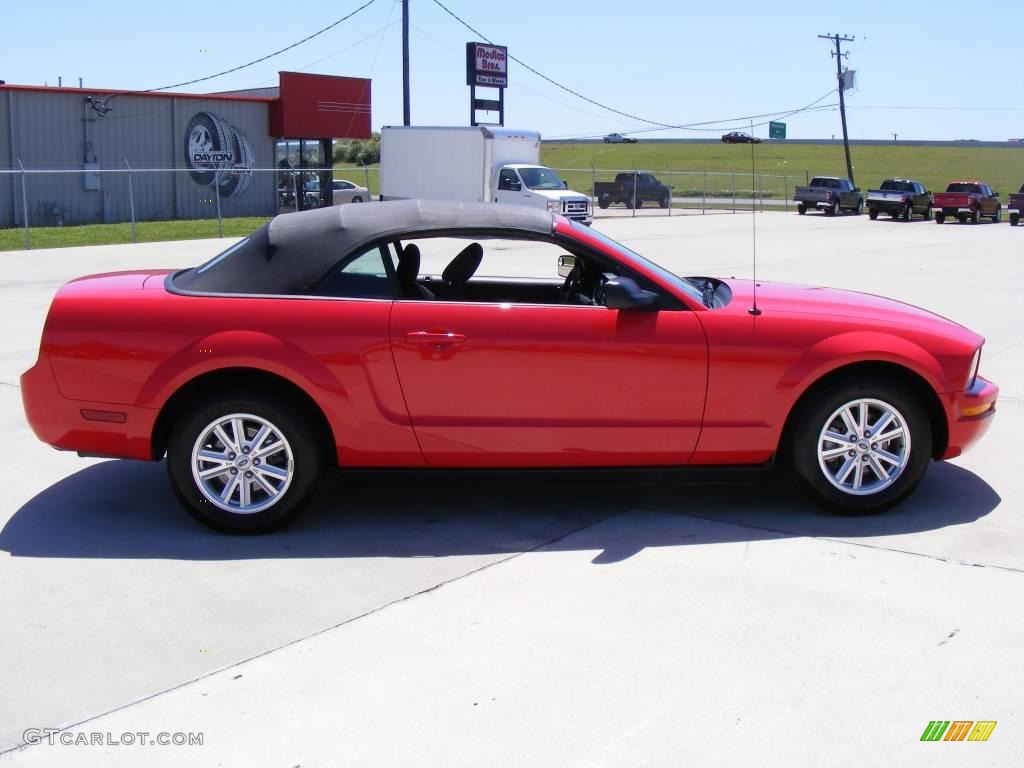 2007 Mustang V6 Deluxe Convertible - Torch Red / Dark Charcoal photo #5
