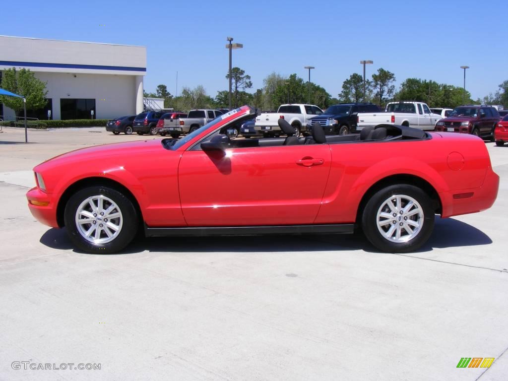 2007 Mustang V6 Deluxe Convertible - Torch Red / Dark Charcoal photo #9