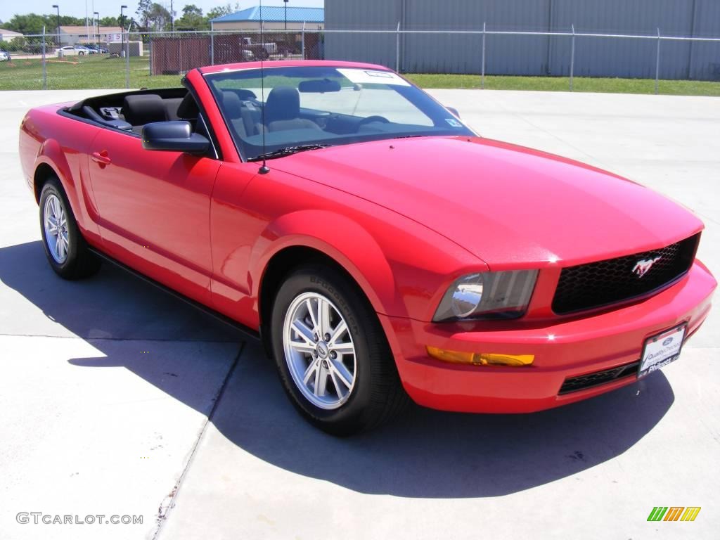 2007 Mustang V6 Deluxe Convertible - Torch Red / Dark Charcoal photo #12