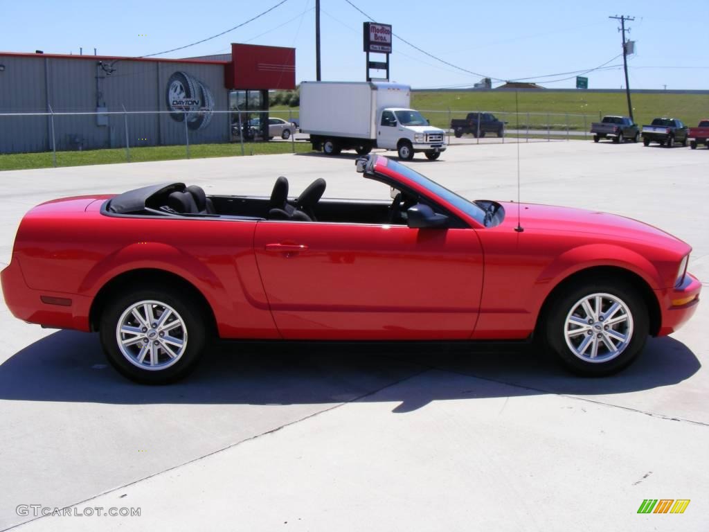 2007 Mustang V6 Deluxe Convertible - Torch Red / Dark Charcoal photo #13