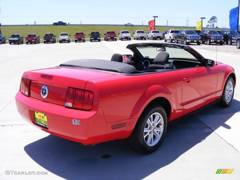 2007 Mustang V6 Deluxe Convertible - Torch Red / Dark Charcoal photo #14