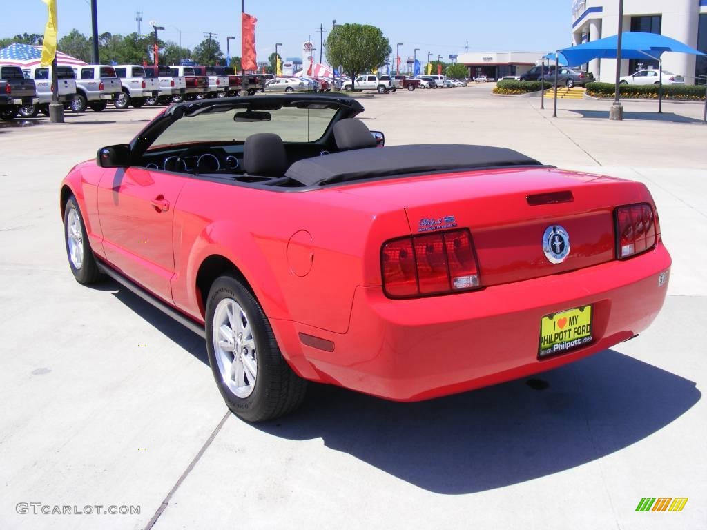 2007 Mustang V6 Deluxe Convertible - Torch Red / Dark Charcoal photo #16