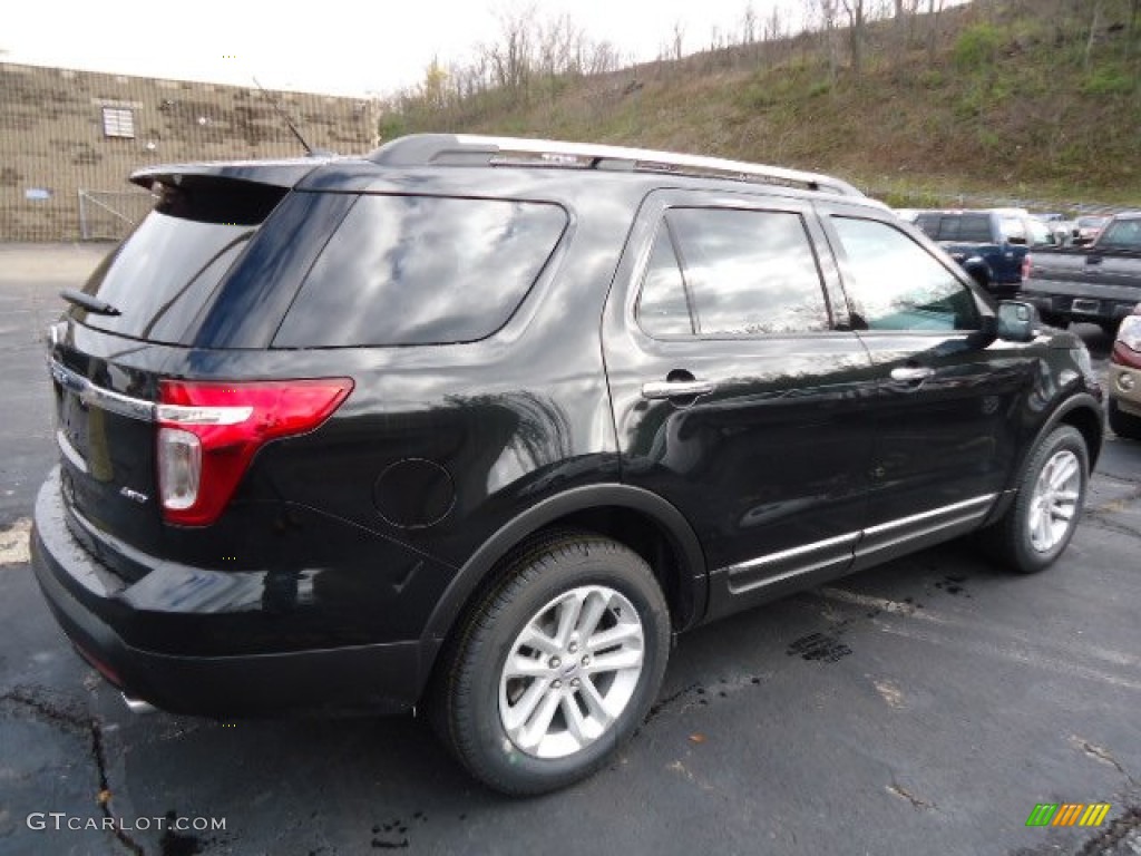 2013 Explorer XLT 4WD - Tuxedo Black Metallic / Medium Light Stone photo #2