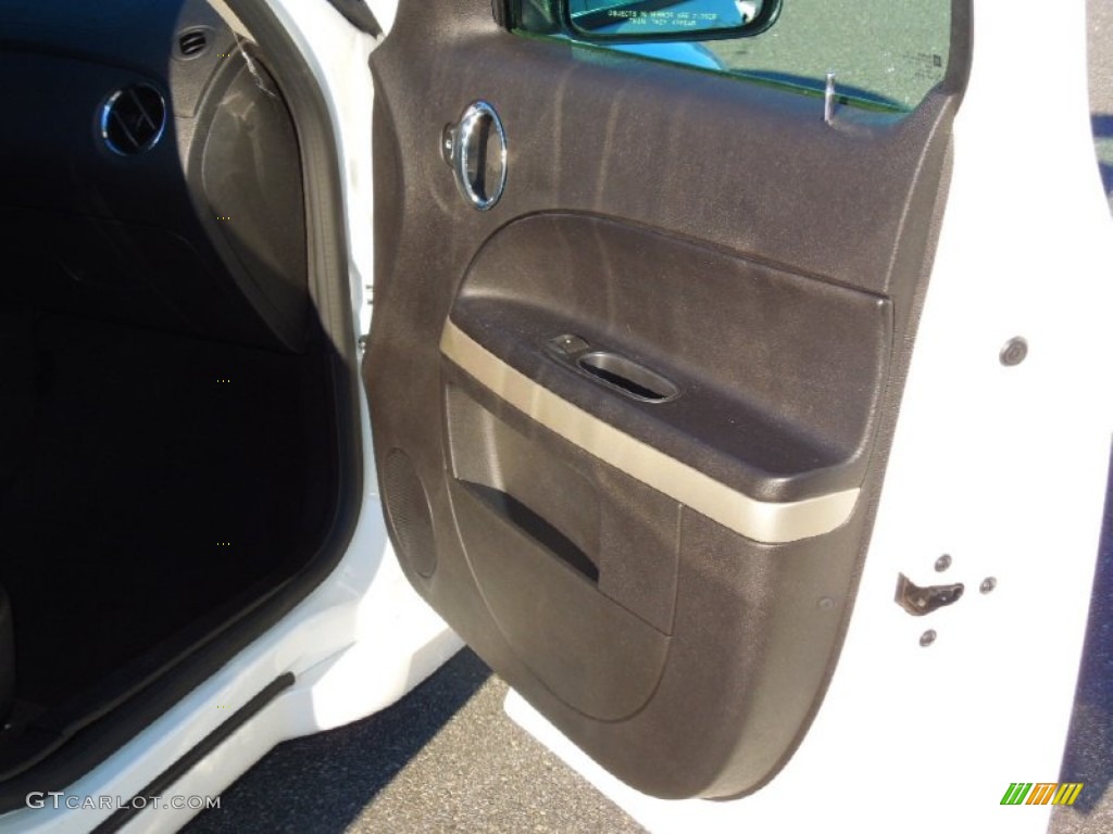 2009 HHR LS - Summit White / Ebony photo #23