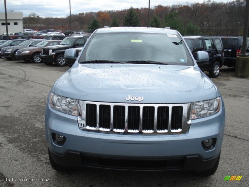 2013 Grand Cherokee Laredo 4x4 - Winter Chill Pearl / Dark Graystone/Medium Graystone photo #3