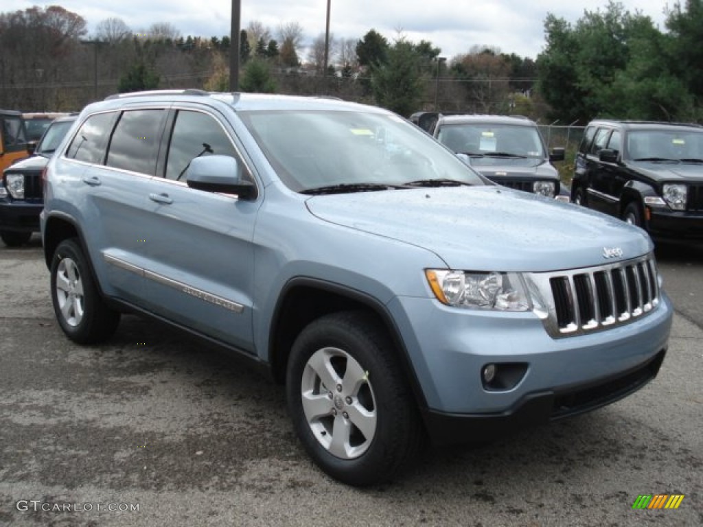 2013 Grand Cherokee Laredo 4x4 - Winter Chill Pearl / Dark Graystone/Medium Graystone photo #4