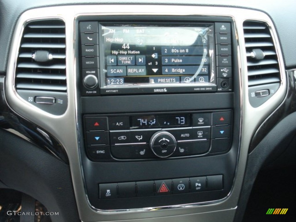 2013 Grand Cherokee Laredo 4x4 - Winter Chill Pearl / Dark Graystone/Medium Graystone photo #17