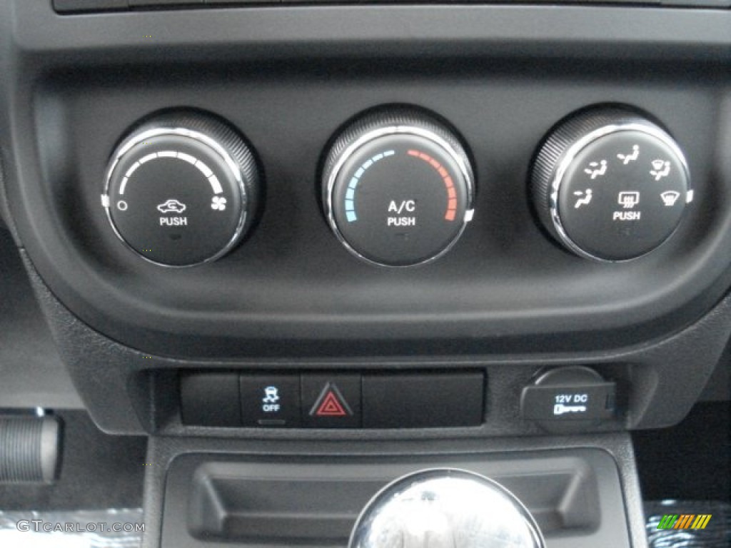 2013 Compass Sport - Winter Chill Pearl / Dark Slate Gray photo #17