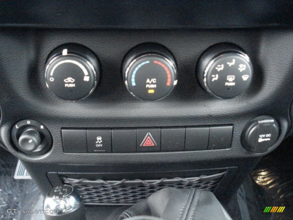 2013 Jeep Wrangler Unlimited Sport 4x4 Controls Photo #73099674