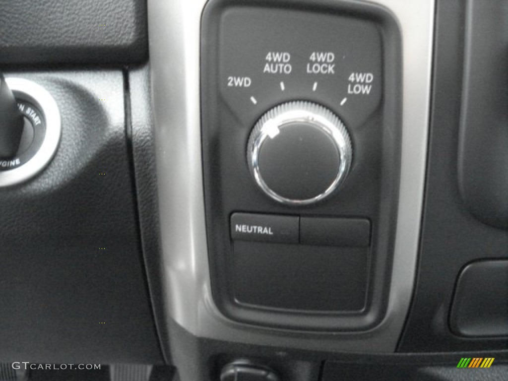 2013 Ram 1500 Big Horn Crew Cab 4x4 Controls Photo #73100934