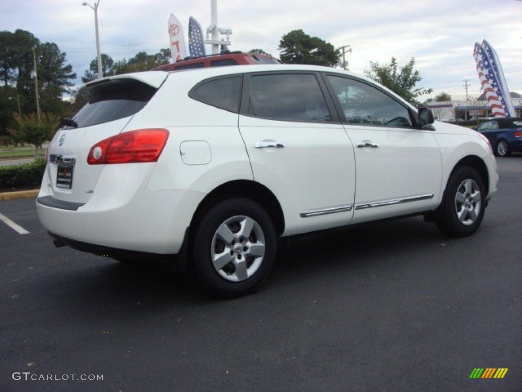 2011 Rogue S AWD - Pearl White / Gray photo #4