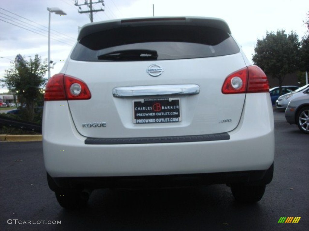 2011 Rogue S AWD - Pearl White / Gray photo #5