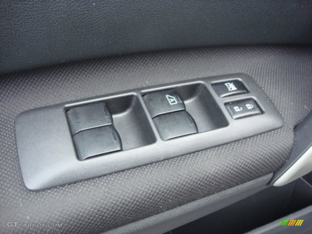 2011 Rogue S AWD - Pearl White / Gray photo #14