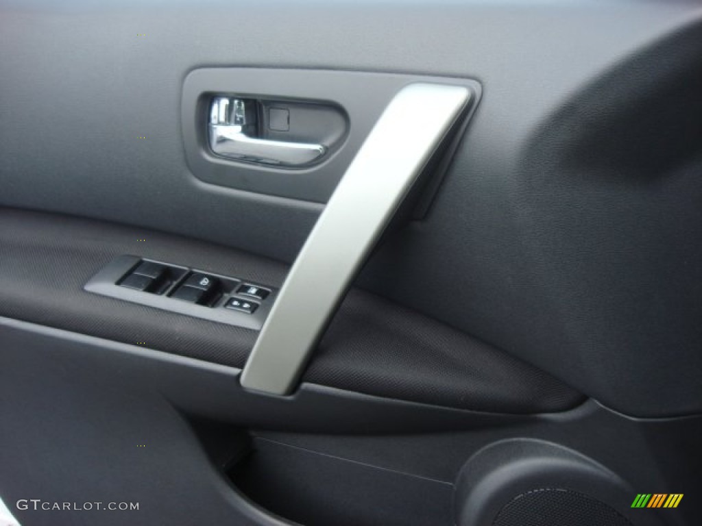 2011 Rogue S AWD - Pearl White / Gray photo #15