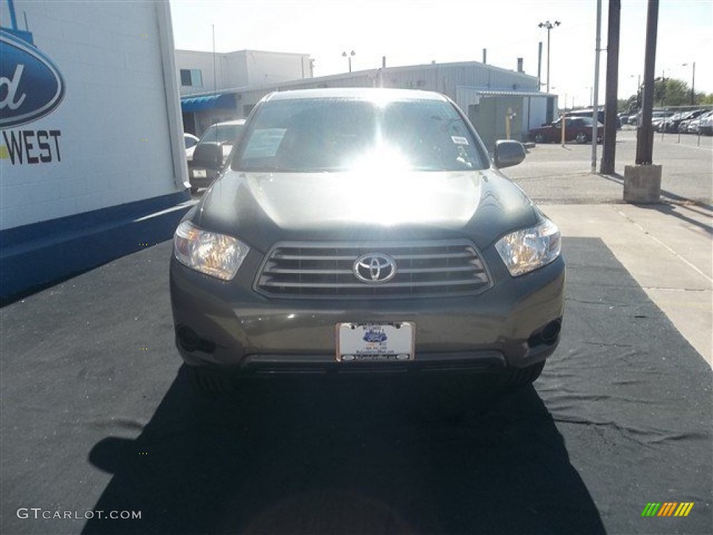 2010 Highlander V6 - Cypress Green Pearl / Sand Beige photo #2