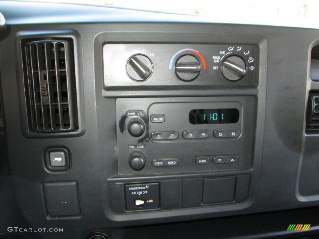 2004 Chevrolet Express 3500 Commercial Van Controls Photos