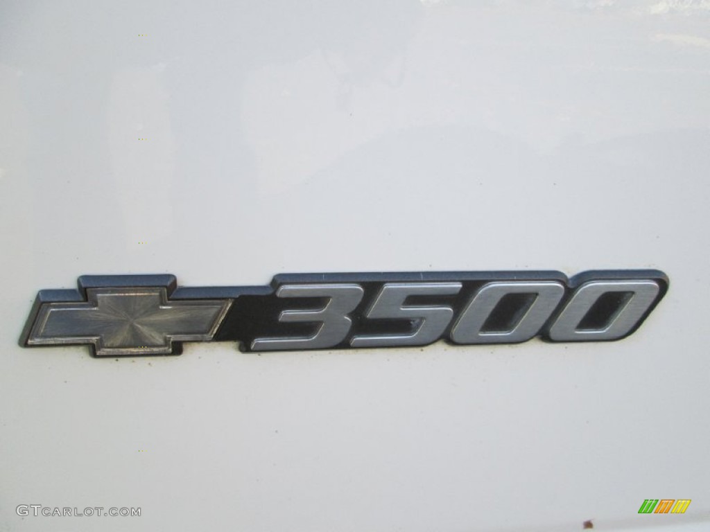 2004 Chevrolet Express 3500 Commercial Van Marks and Logos Photos