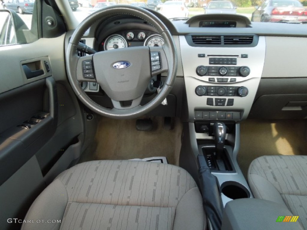 2011 Ford Focus SE Sedan Dashboard Photos