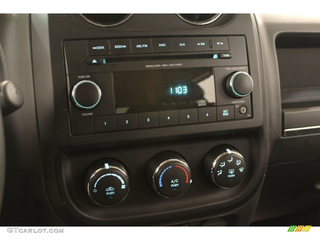 2012 Jeep Compass Sport 4x4 Controls Photos